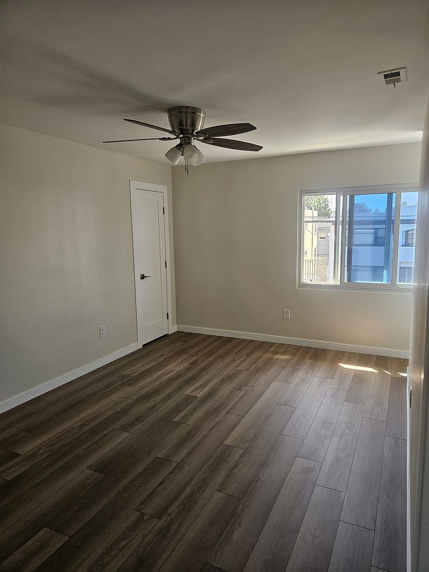 112 W Ivy St photo 3