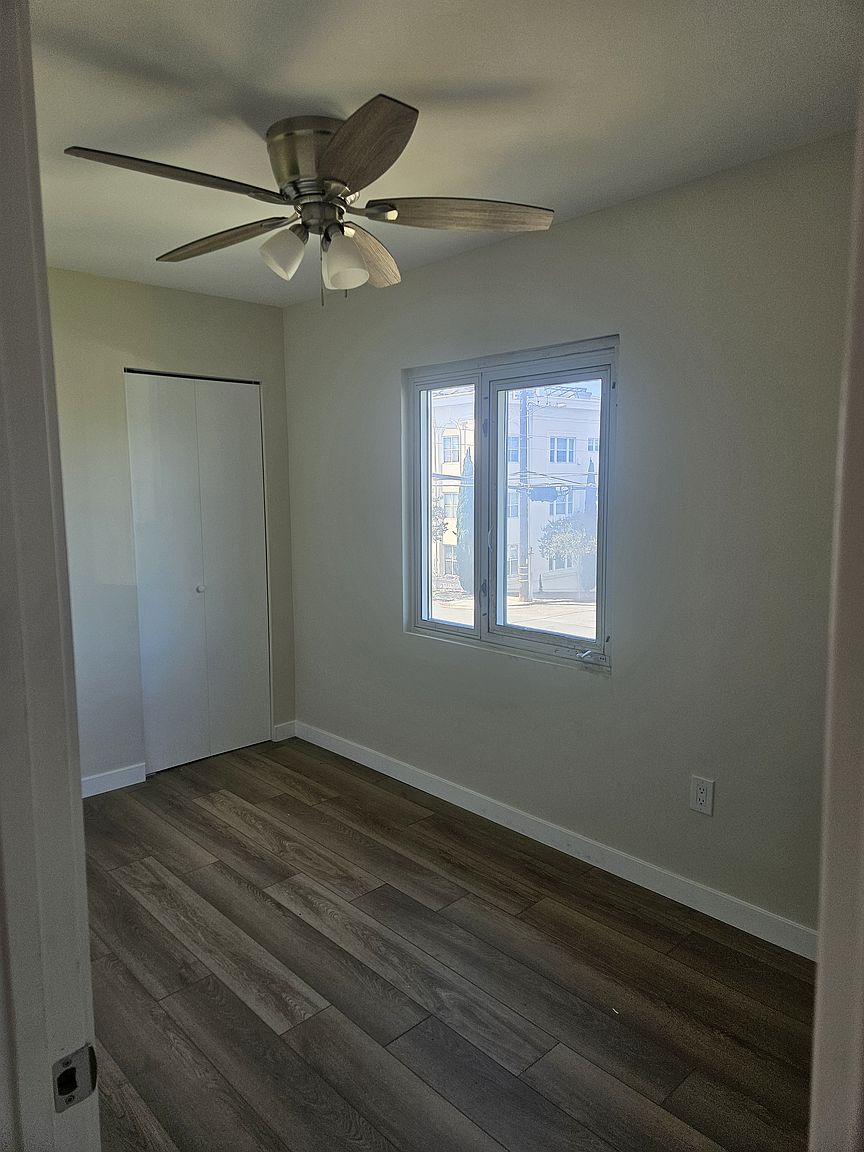 112 W Ivy St photo 4