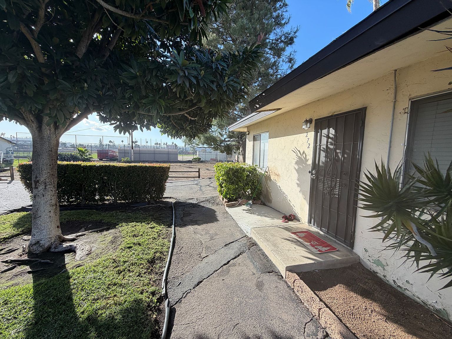 2 beds  1.0 baths (850 sqft) photo 4