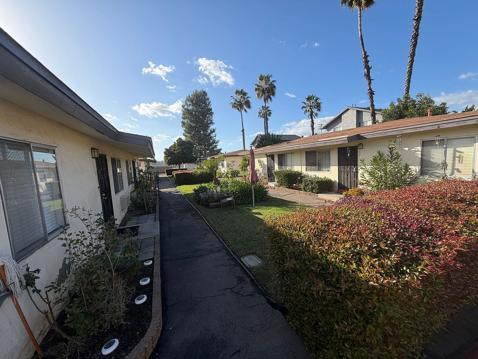 2 beds  1.0 baths (850 sqft) photo 5