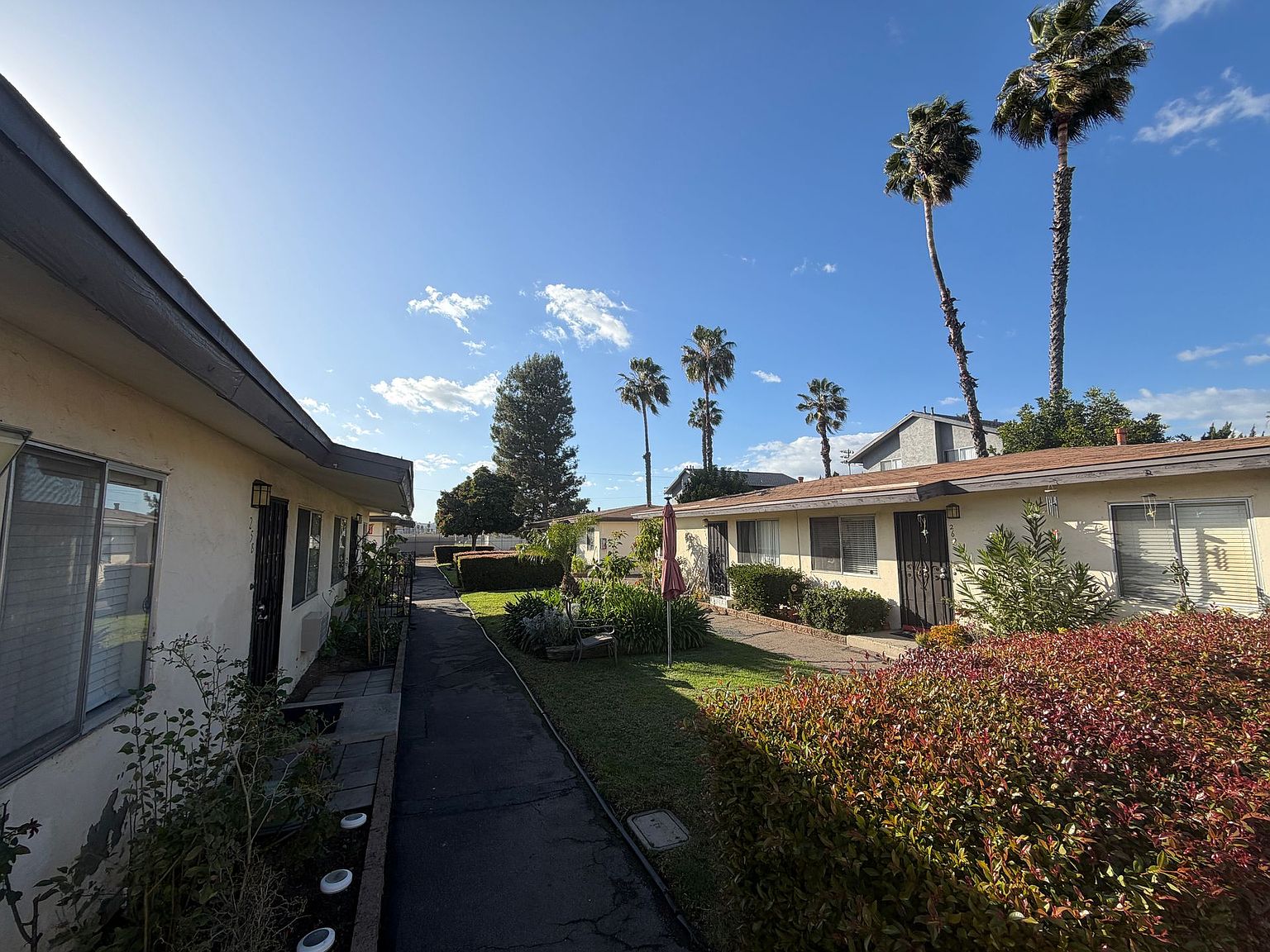 2 beds 1.0 baths (850 sqft)