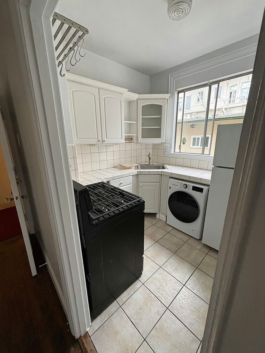 1230 Broadway photo 4