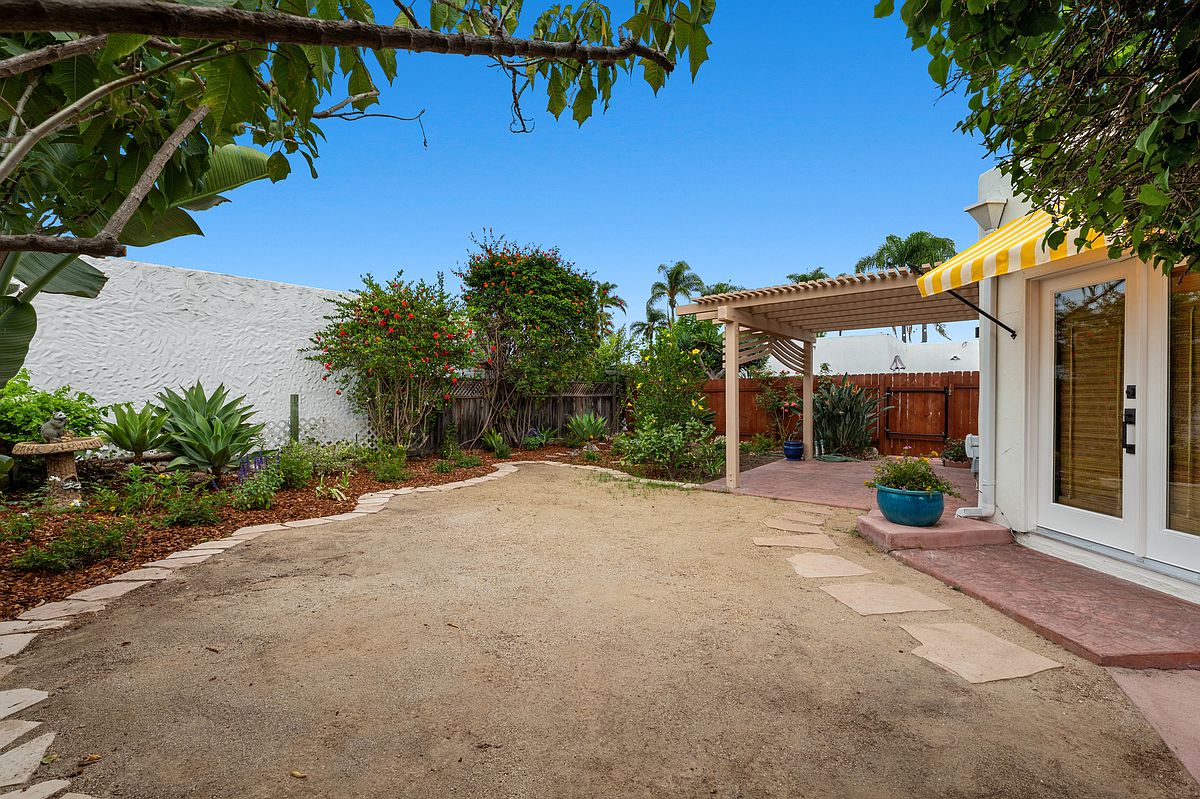 1255 Myrtle Ave photo 3