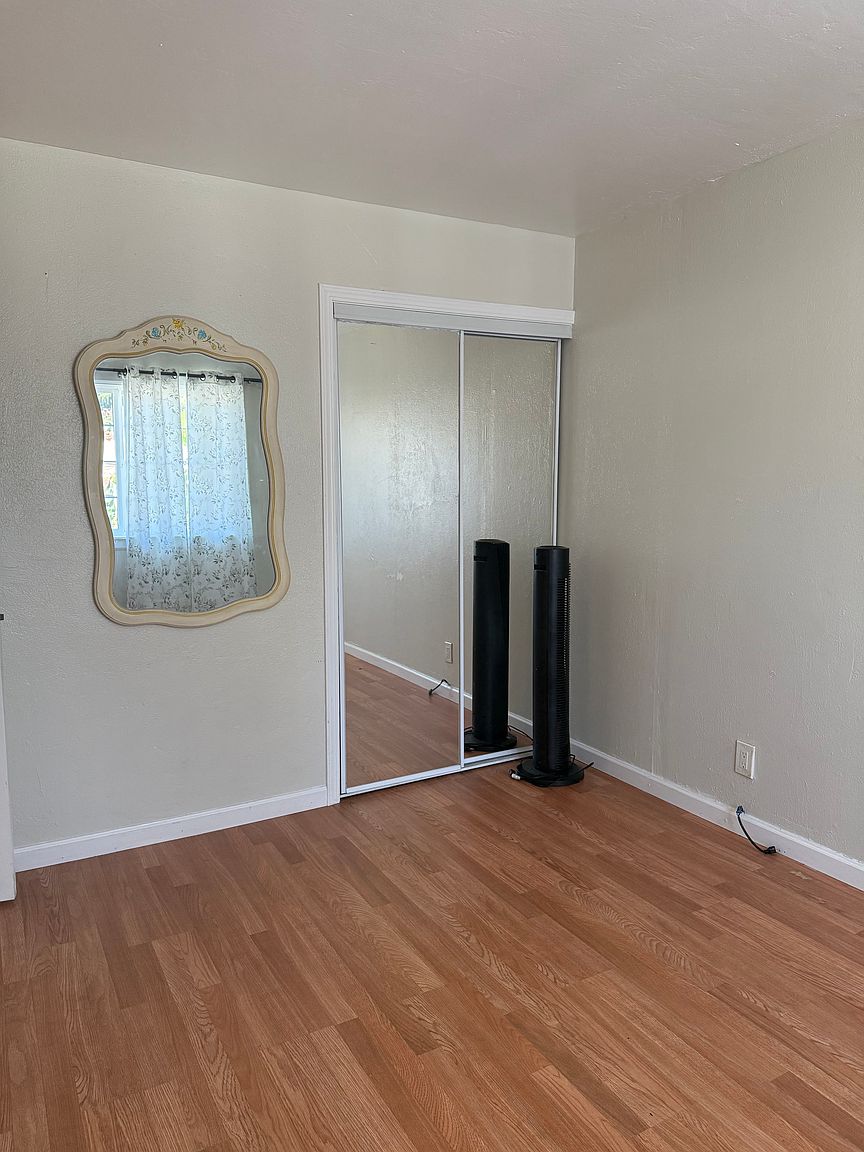16106 Mateo St photo 4