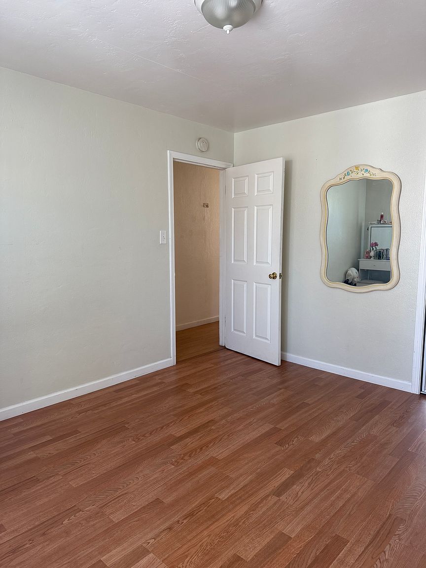 16106 Mateo St photo 3