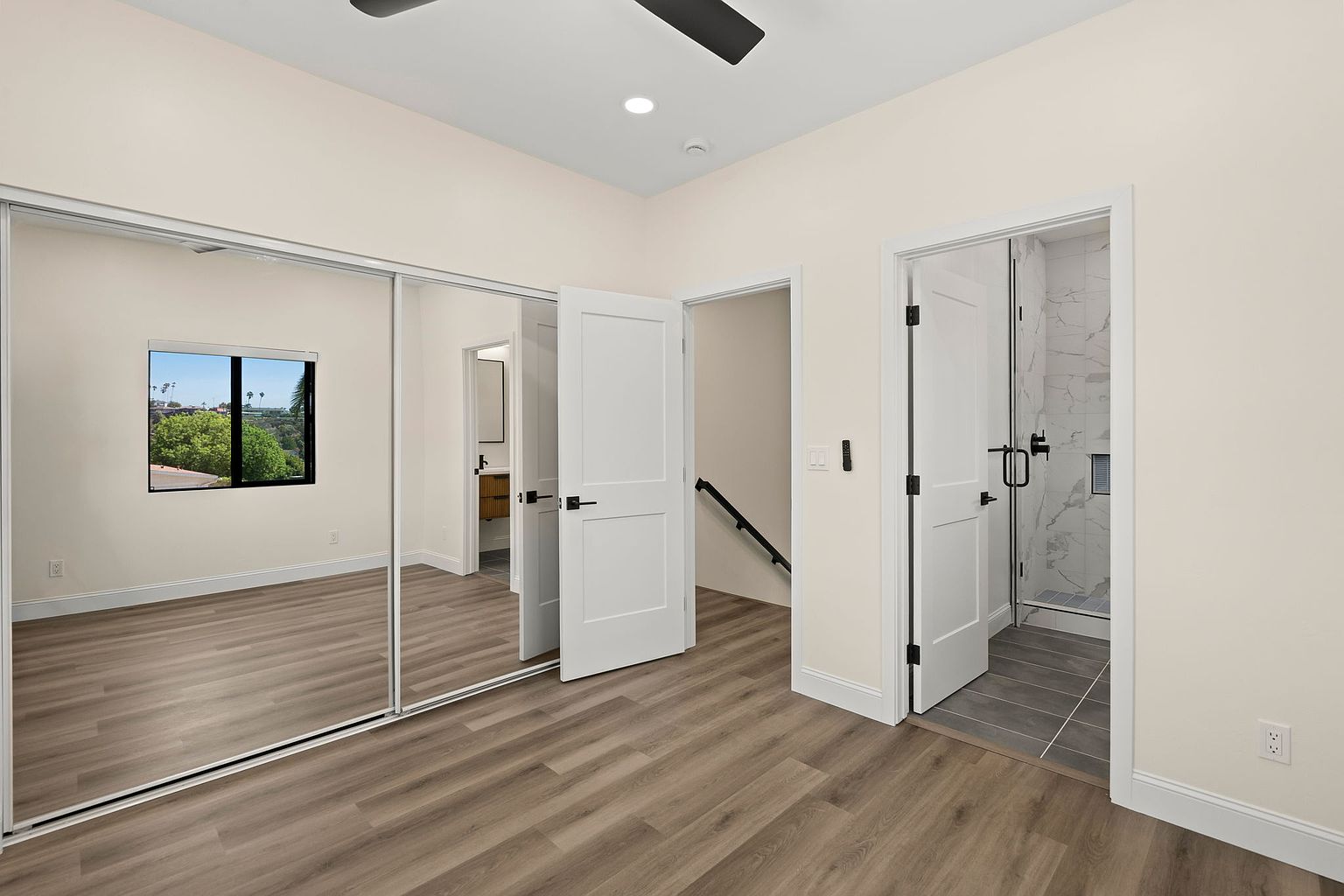 5546 Pacifica Dr photo 3