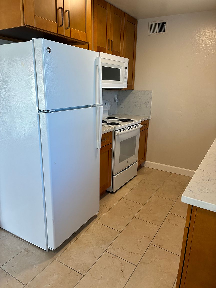 3330 Cabrillo Ave photo 2