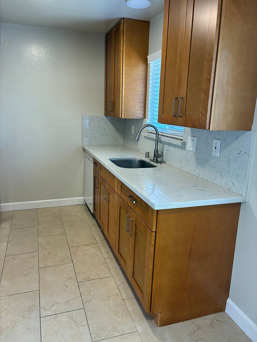 3330 Cabrillo Ave photo 3