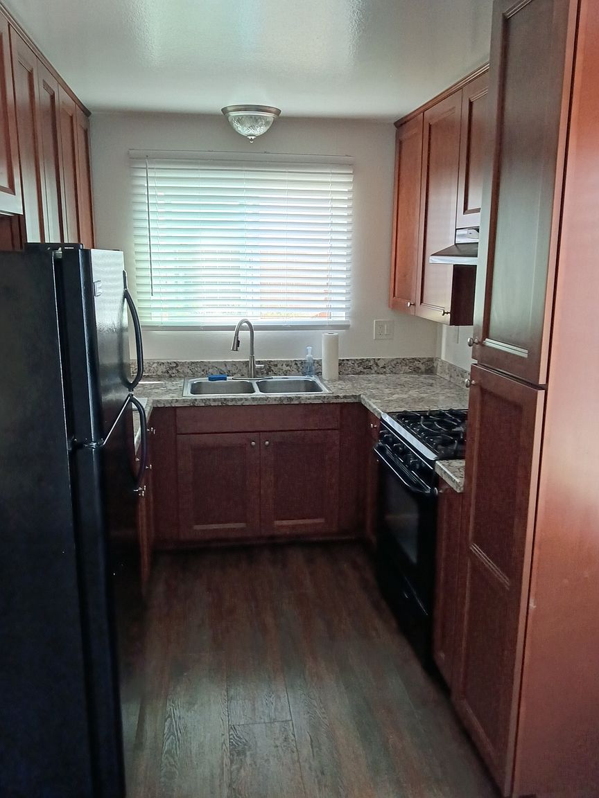 4447 Marlborough Ave photo 2