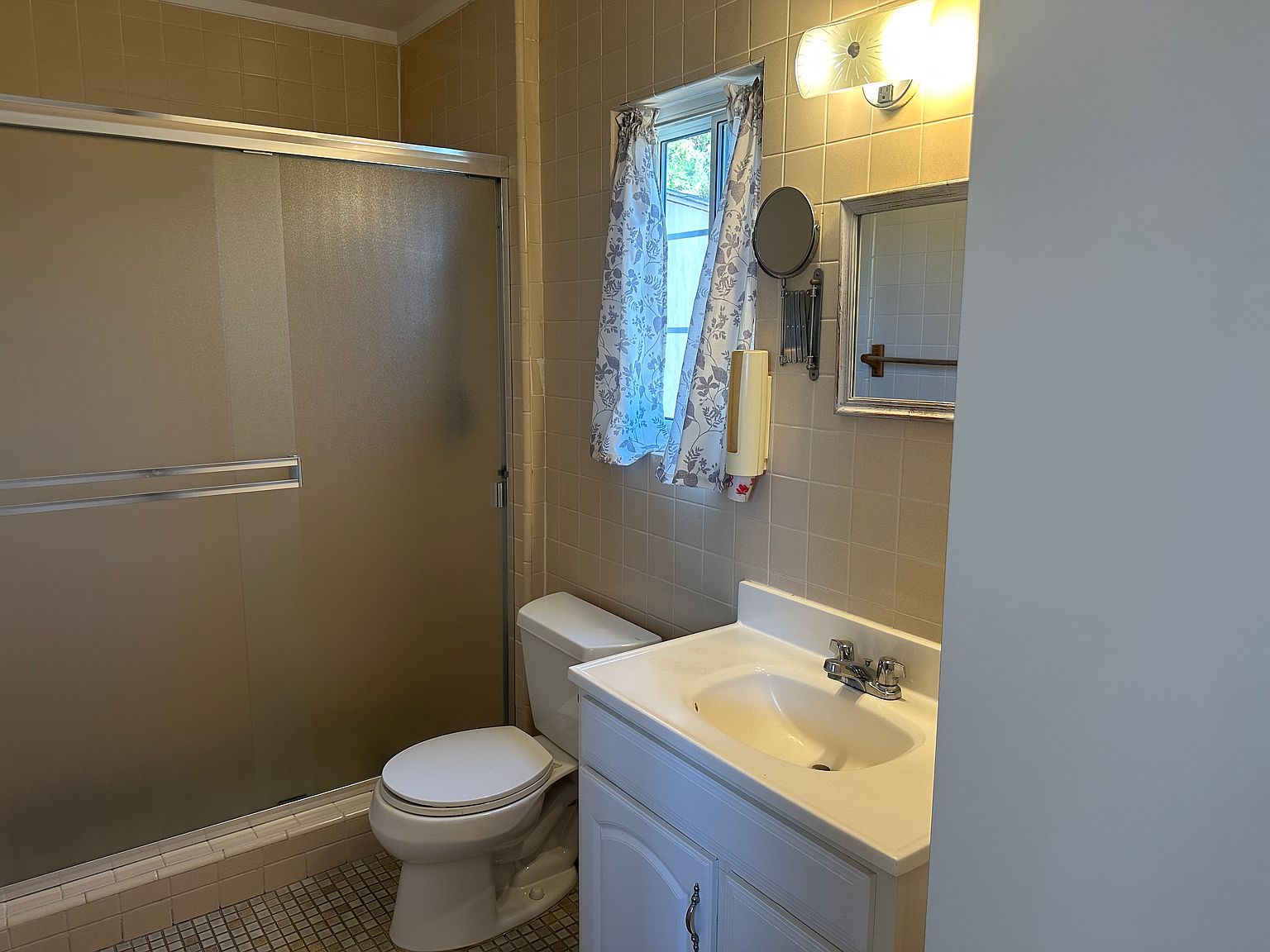 10467 Russell Rd photo 5