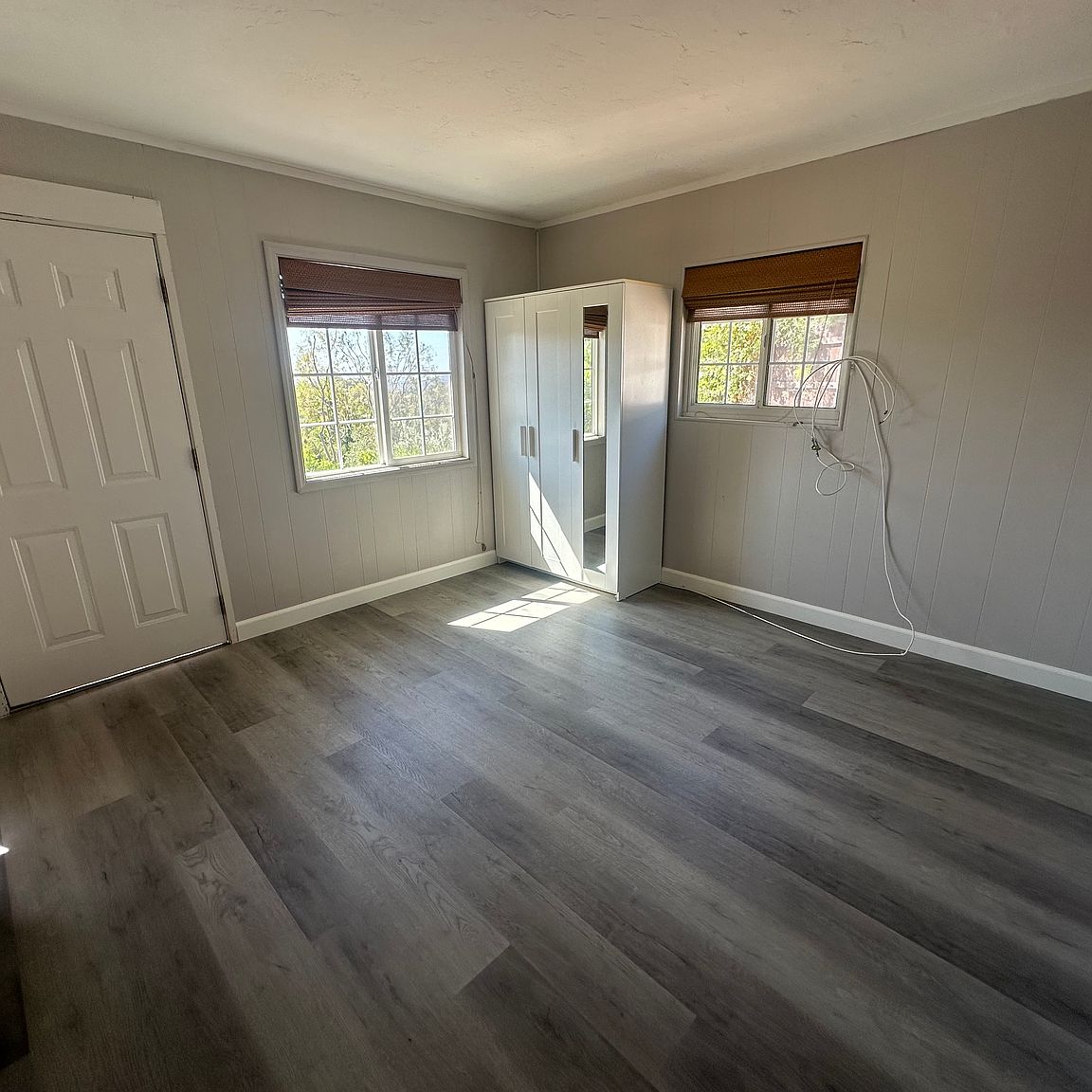 10467 Russell Rd photo 2
