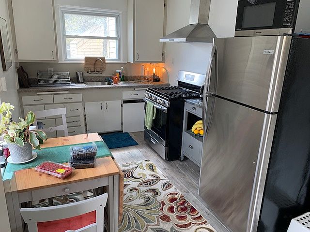 428 Benton St photo 3