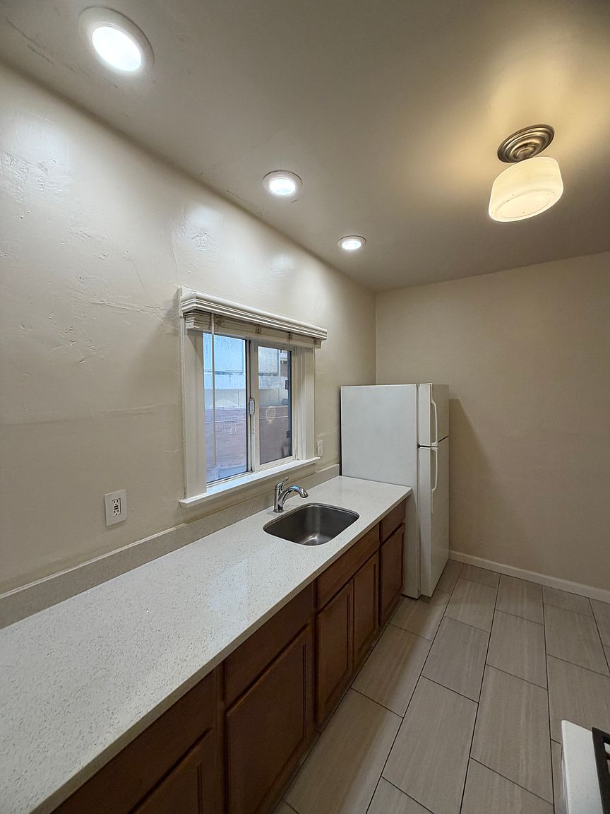 16 Vernon St photo 4