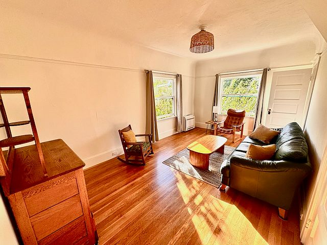 2721 Stuart St photo 5