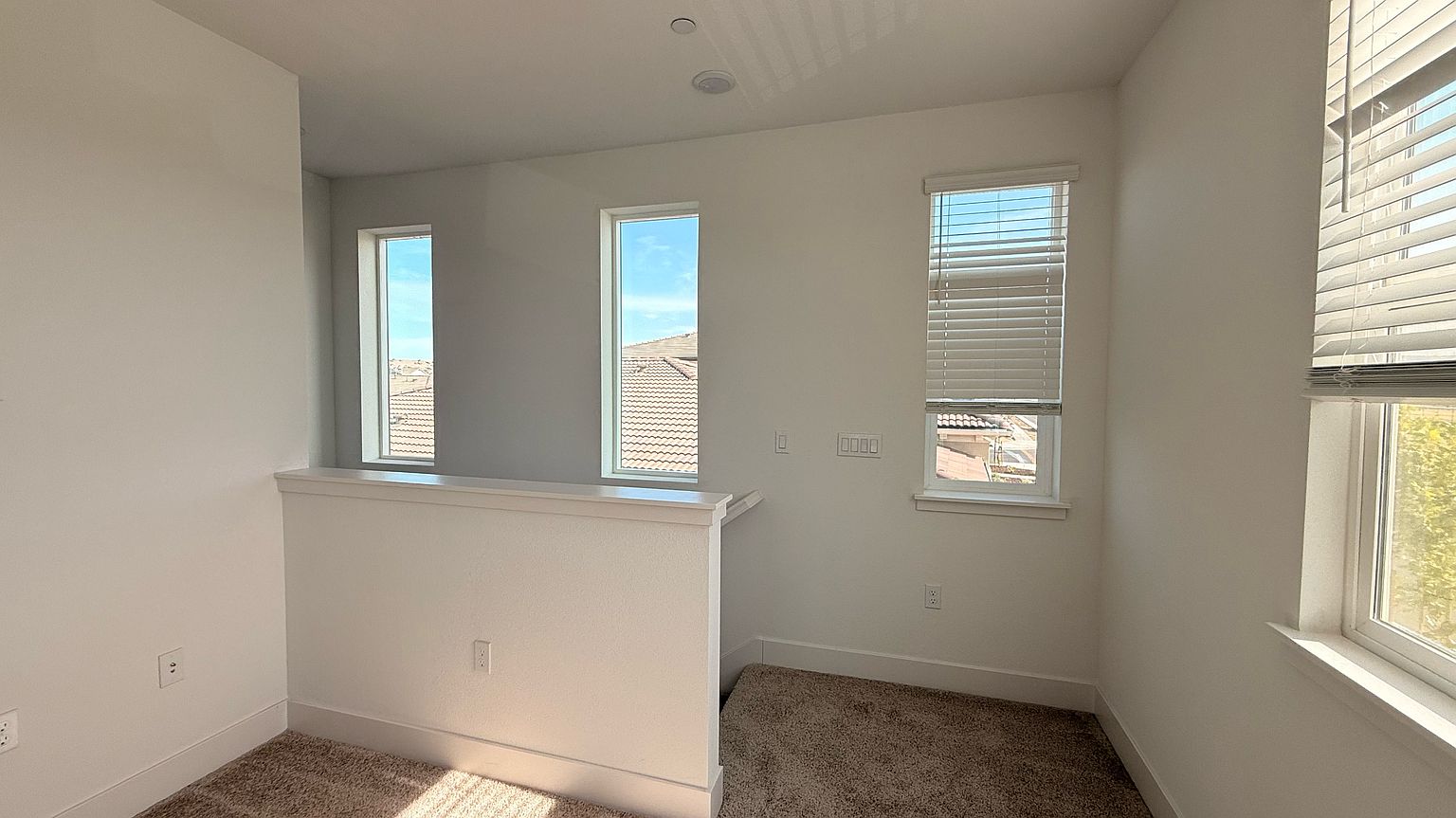 369 W Calabria Dr photo 5
