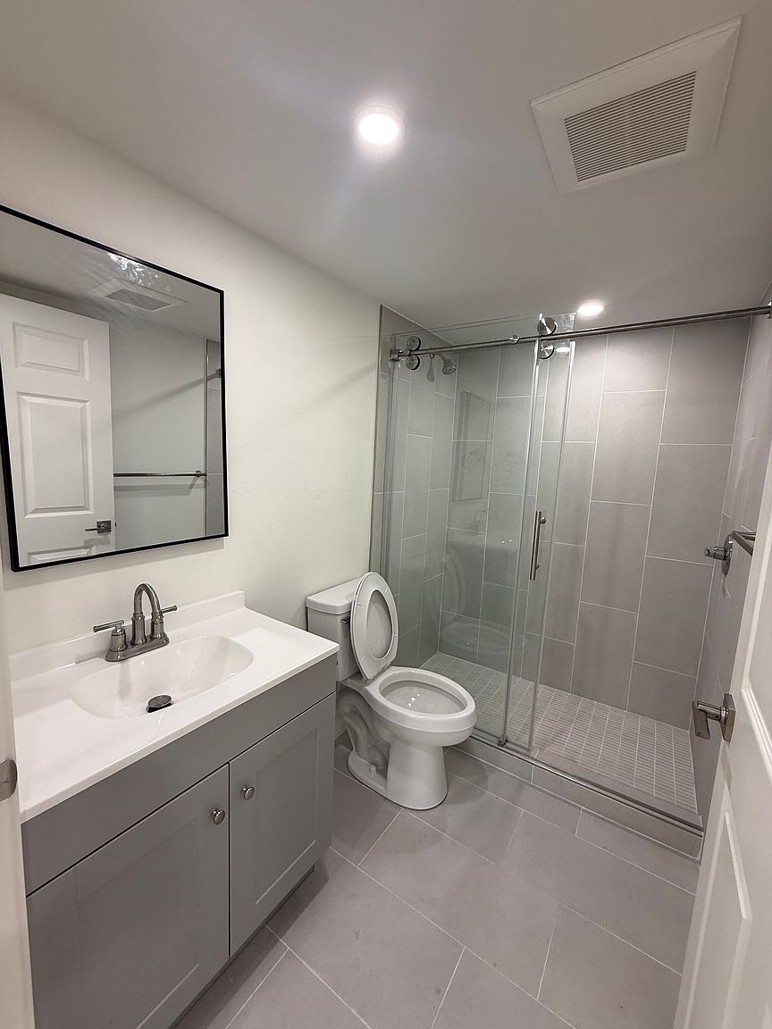 323 Smalley Ave photo 2