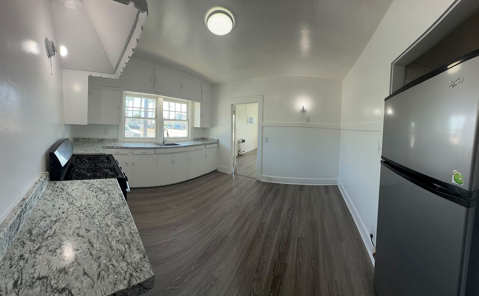 661 3rd St photo 2