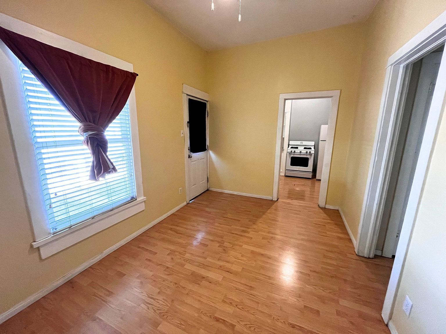 1219 W Woodland Ave photo 2