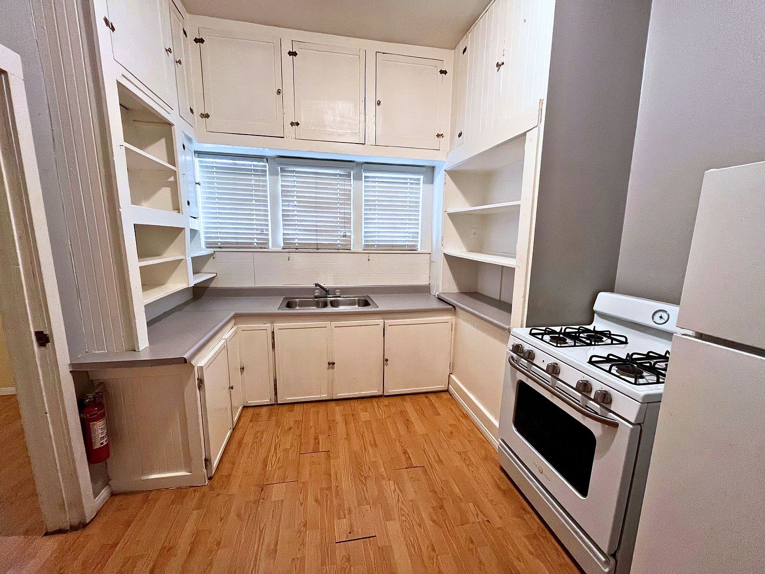 1219 W Woodland Ave photo 3