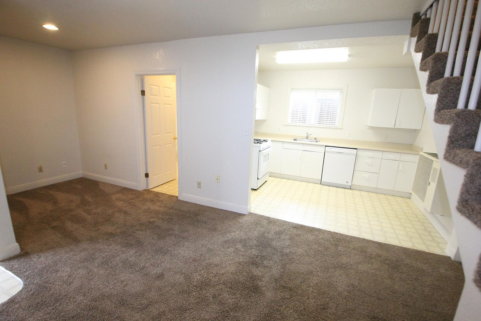 310B Warren St photo 4