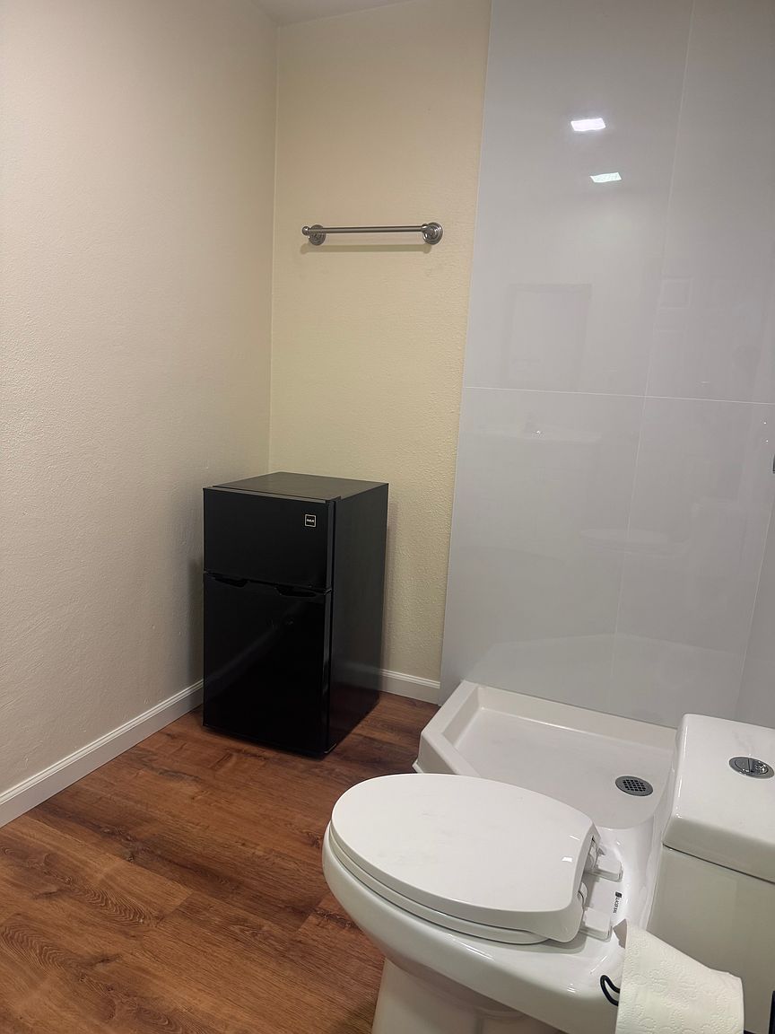 2770B Garnet Ave photo 3