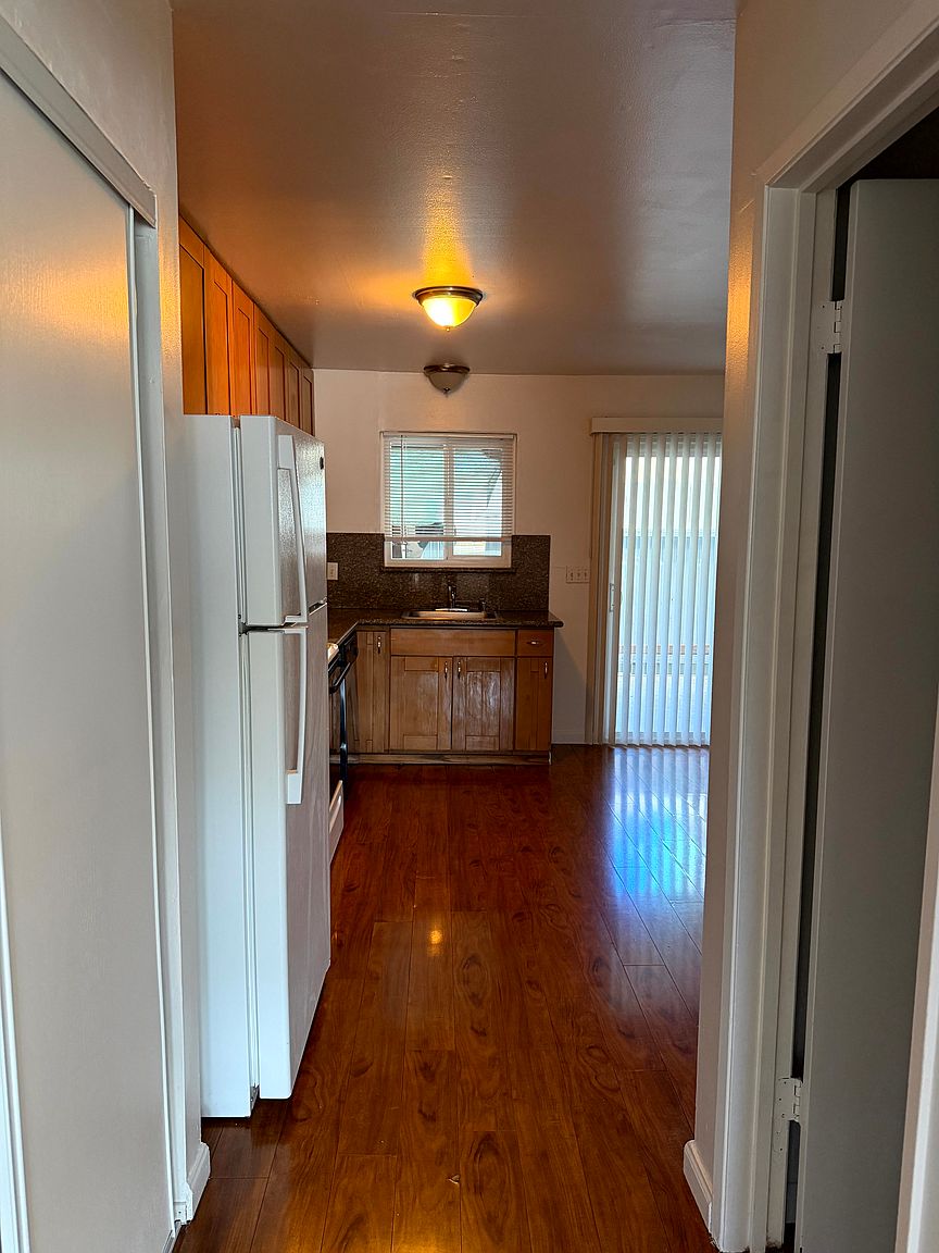 812 Orchard Ave photo 5