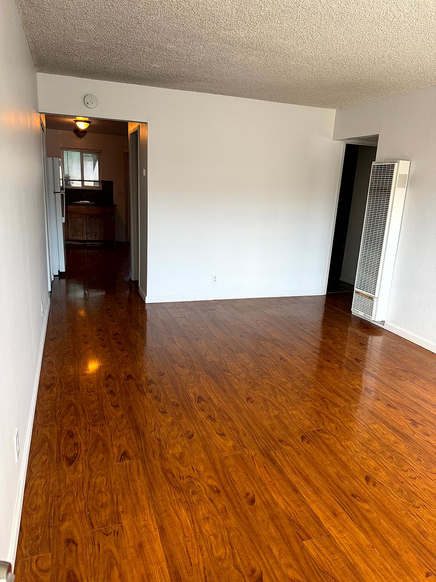 812 Orchard Ave photo 3