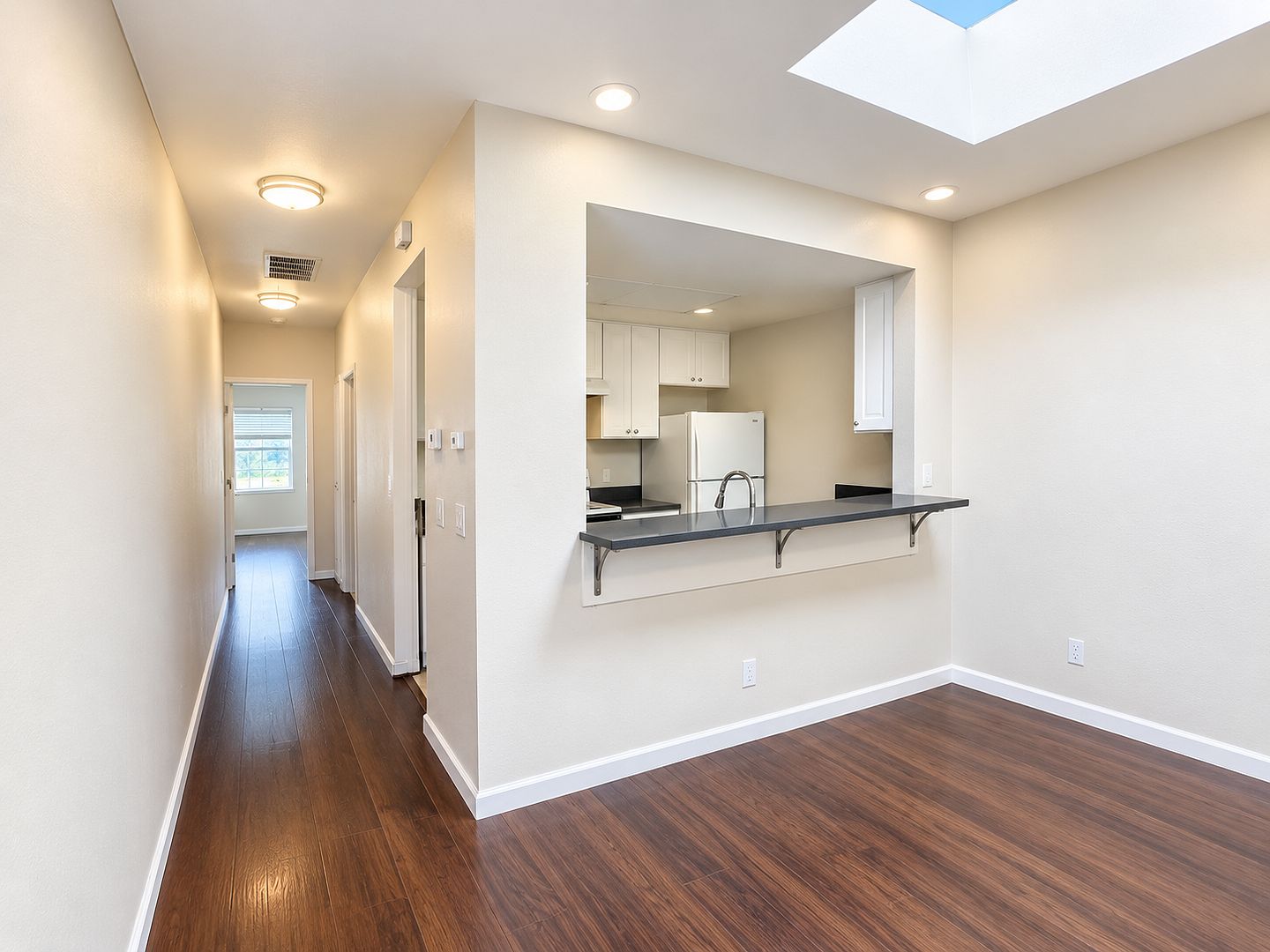 1 beds  1.0 baths (667 sqft) photo 2