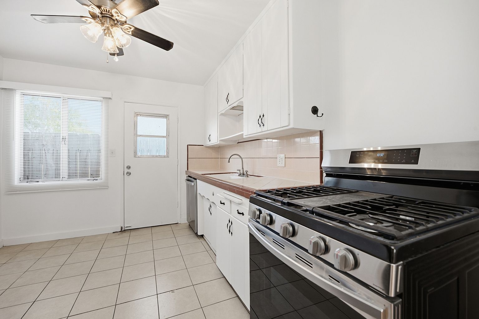 4474 Hamilton St photo 2