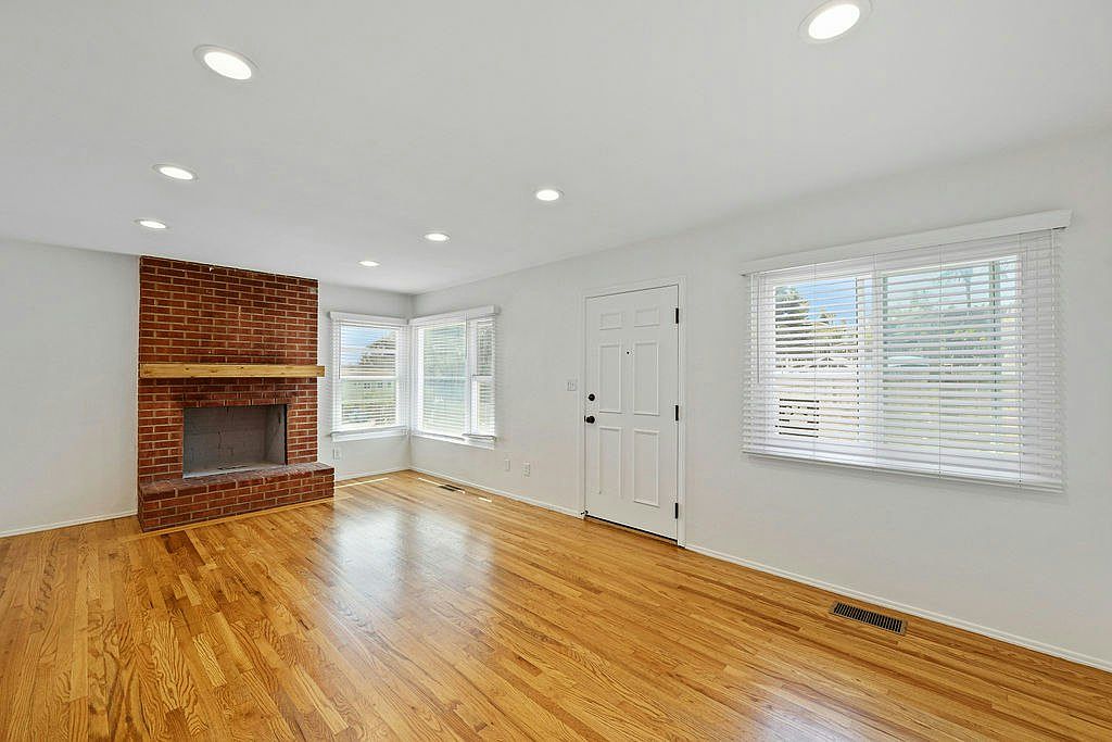 2247 Bolinas St photo 4