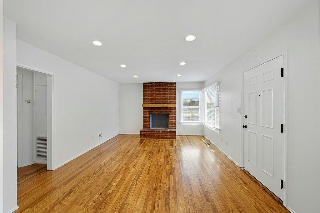 2247 Bolinas St photo 2
