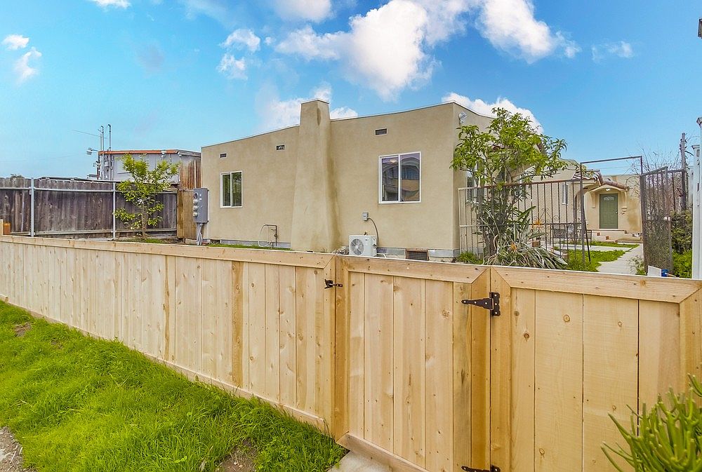 2975 A St photo 3