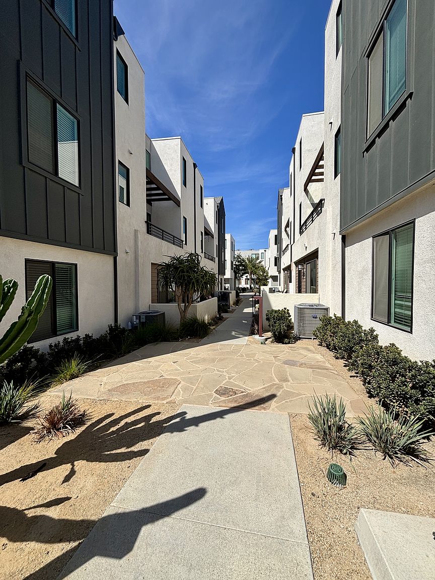 2405 Cascalote Loop photo 2