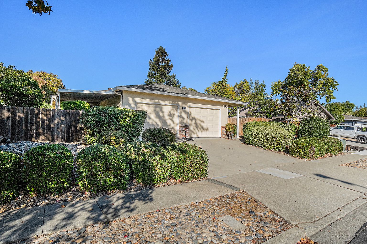 1417 Balhan Dr photo 2