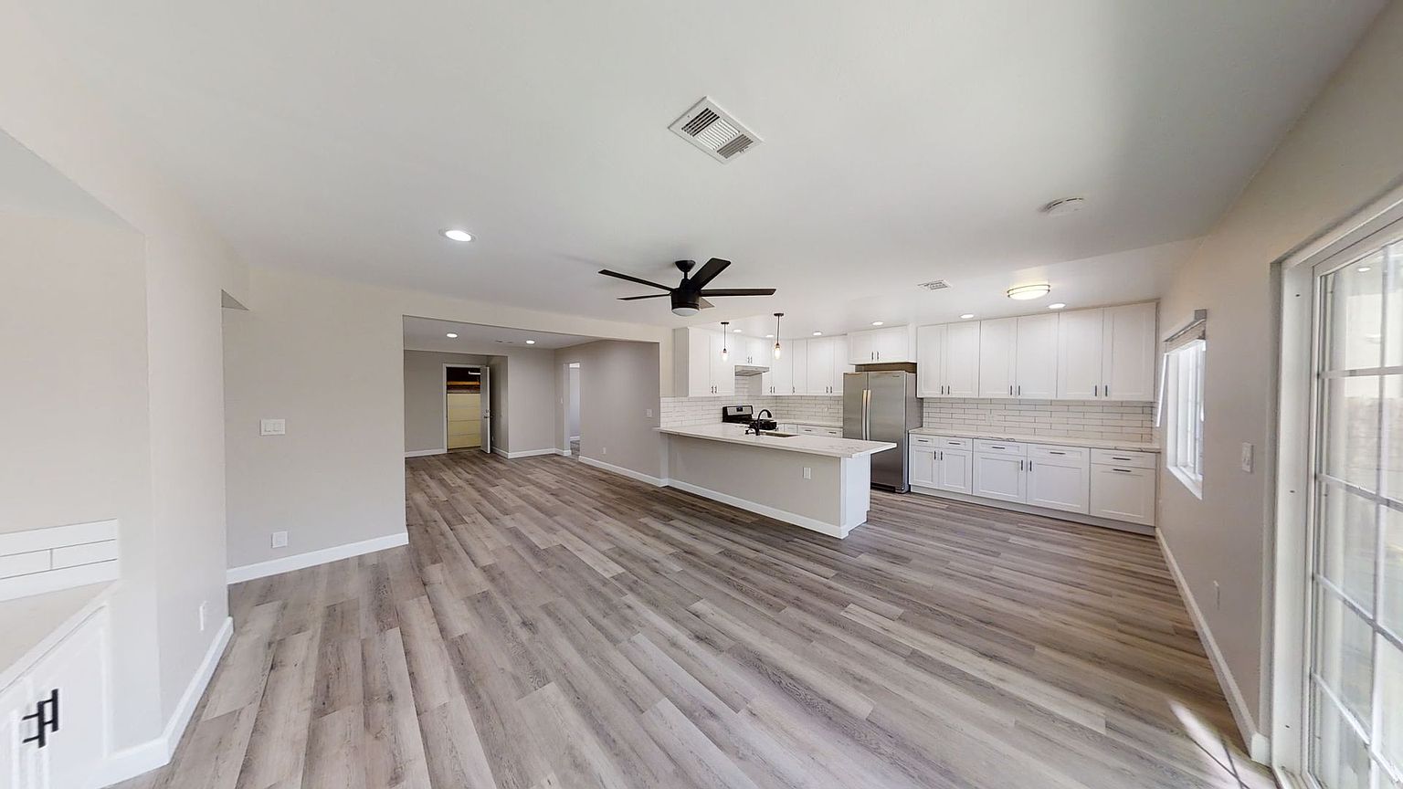 5117 E Falls View Dr photo 3