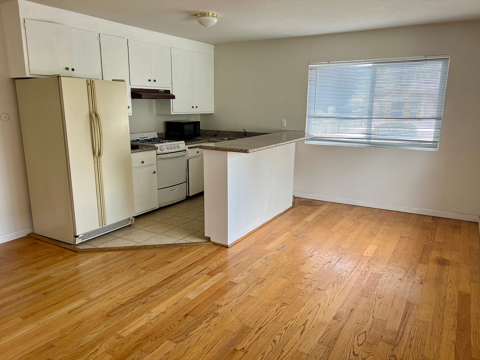 1BR/1BA Apartment on 46th Ave · Oakland photo 2