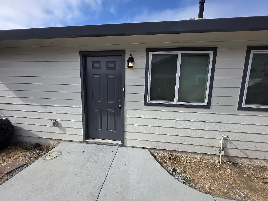 423 Phelan Ave photo 2