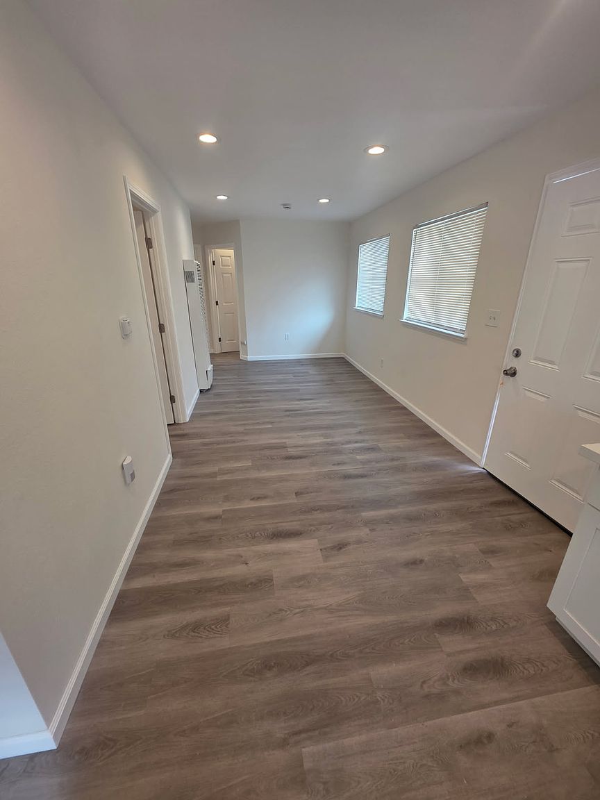 423 Phelan Ave photo 4