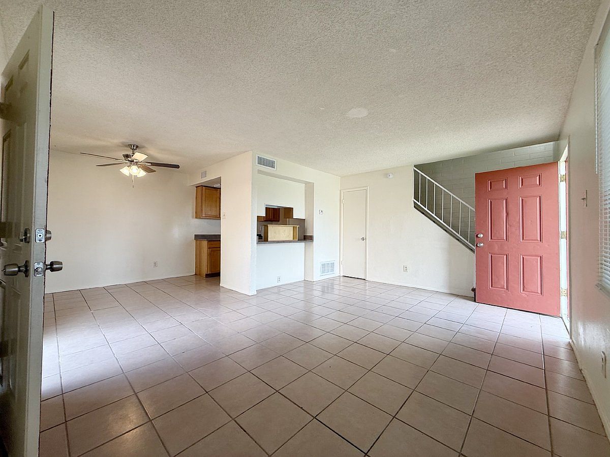 5039 N 39th Dr photo 2