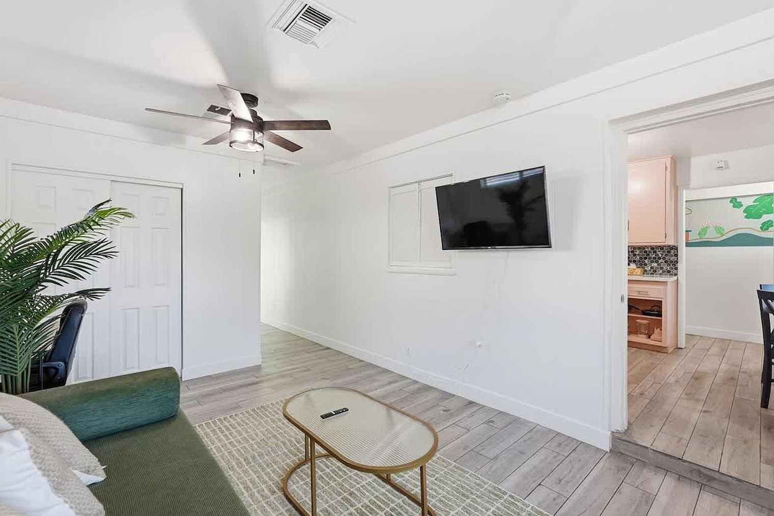 7729 E Catalina Dr photo 3