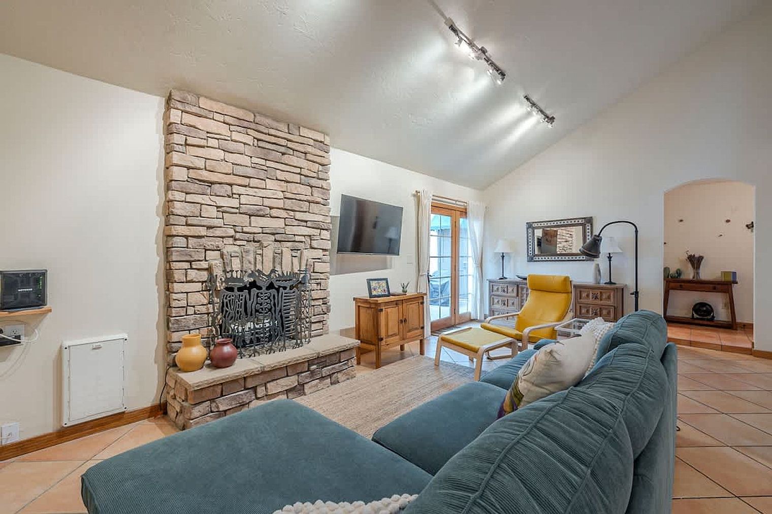 2112 N Squire Ave photo 4