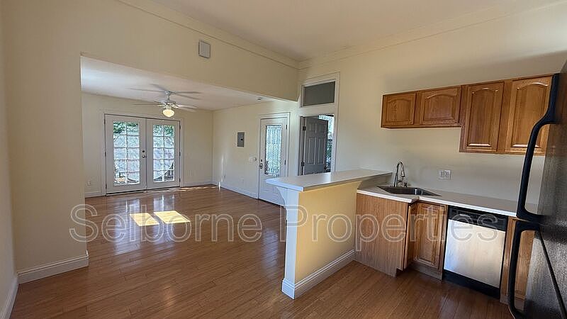 1533B 9th St photo 4