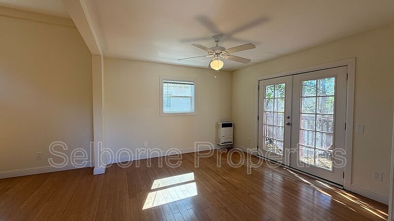 1533B 9th St photo 2