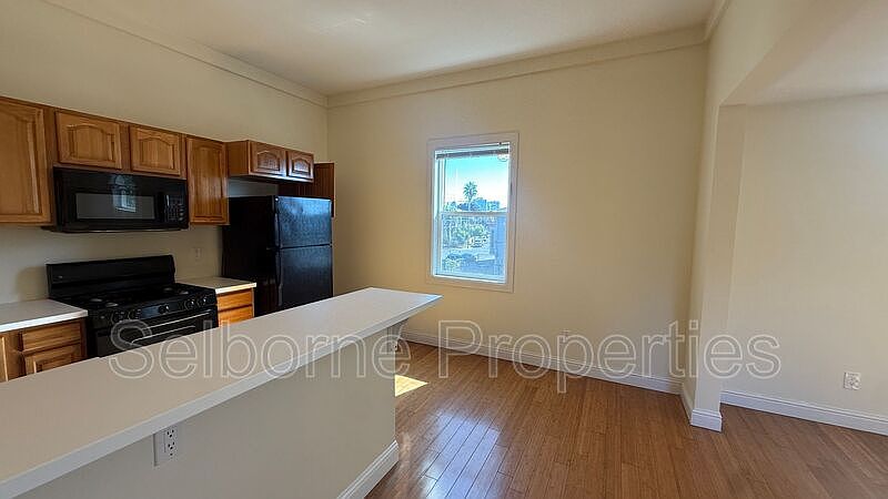 1533B 9th St photo 3