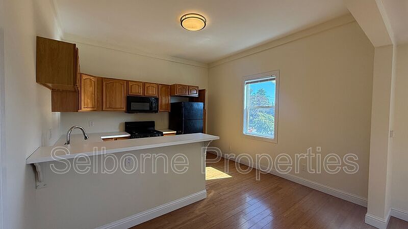 1533B 9th St photo 5