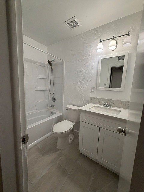 5501 E Earll Dr photo 5