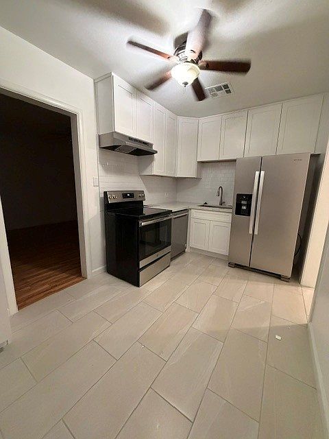 5501 E Earll Dr photo 2
