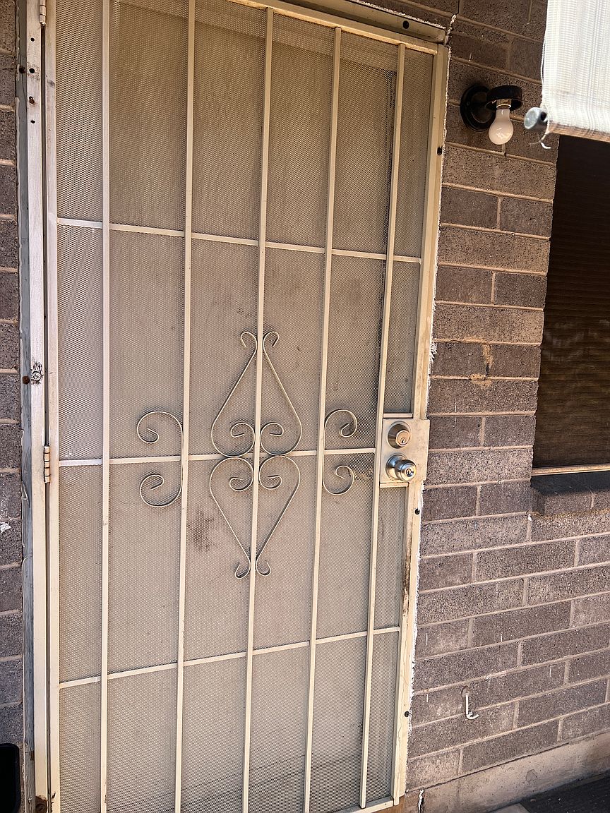 2401 W Devonshire Ave photo 3