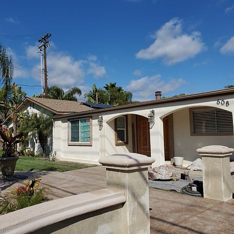 608 Las Flores Dr photo 4