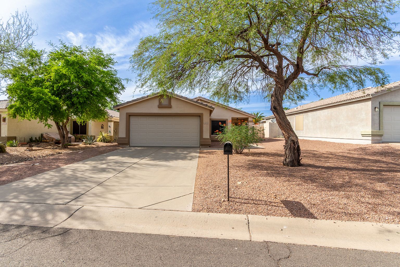6932 S Russet Sky Way photo 3